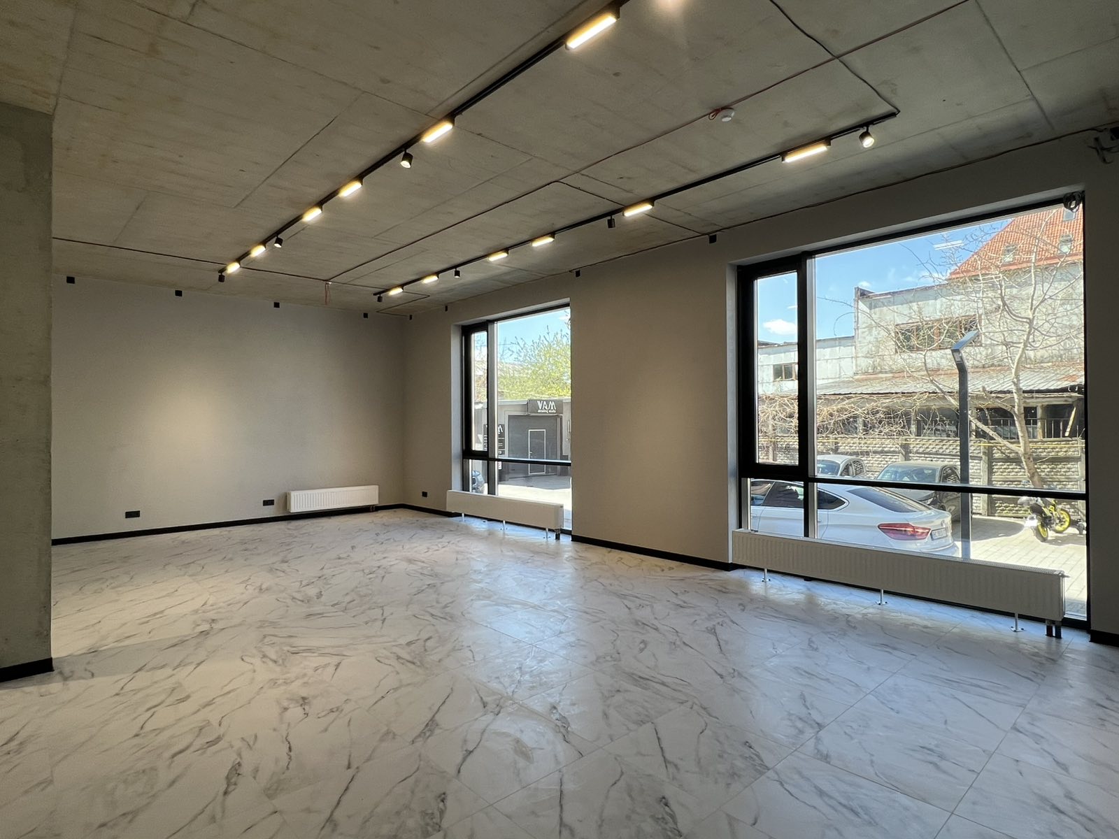 OFFICE / COMMERCIAL SPACE FOR RENT! 101 m²! NEXT TO FORUM SHOPPING CENTER!
